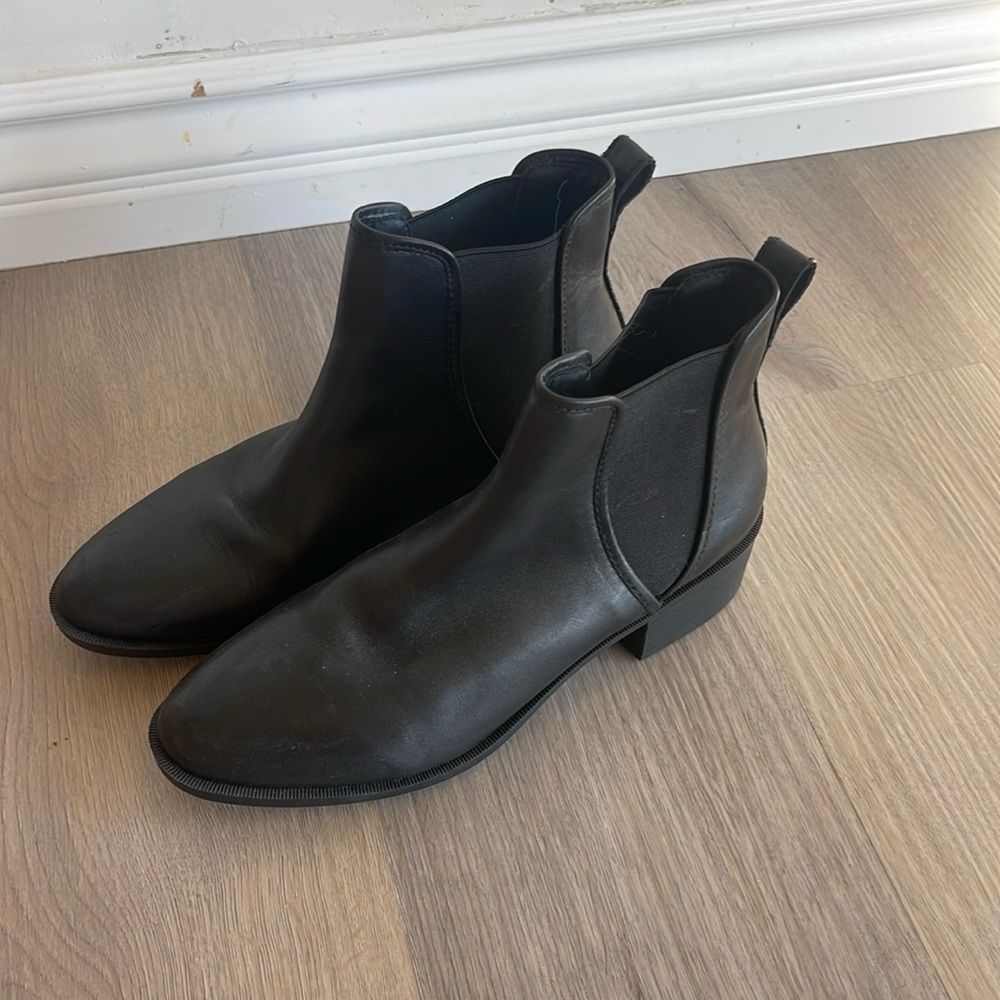 Black Steve Madden boots